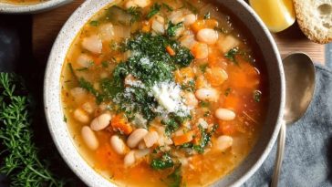 Gesunde Suppe mit weißen Bohnen