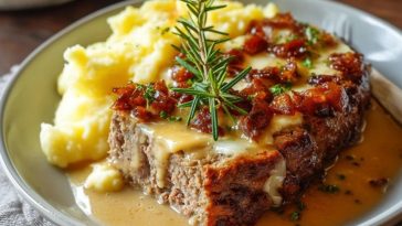 Hackbraten mit Kartoffelpüree und Käse