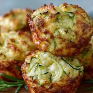 Knusprige Parmesan-Zucchini-Kartoffel-Muffins