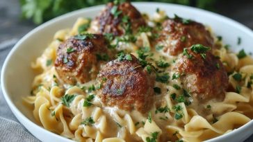 Schwedischer Hackbällchen-Nudelauflauf