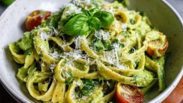 Cremige Avocado-Pasta in 15 Minuten