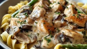 Cremiges Hühnchen Stroganoff