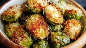 Krosse Parmesan-Kruste Röstenden Rosenkohl