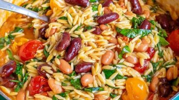 Mediterraner Orzo mit Bohnen