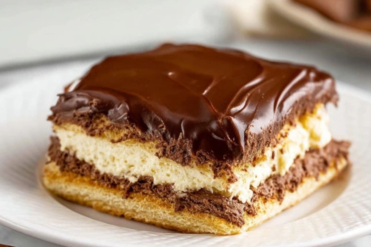 Schokoladen-Eclair-Kuchen