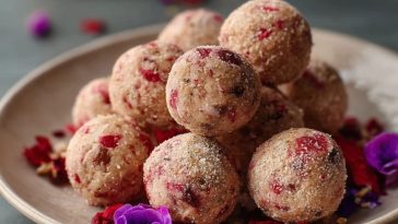 Erdbeer-Cheesecake-Proteinbällchen