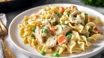 Hühnchen-Nudeln aus der Pastete