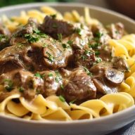 Schnelles Rindfleisch Stroganoff aus dem Schnellkochtopf