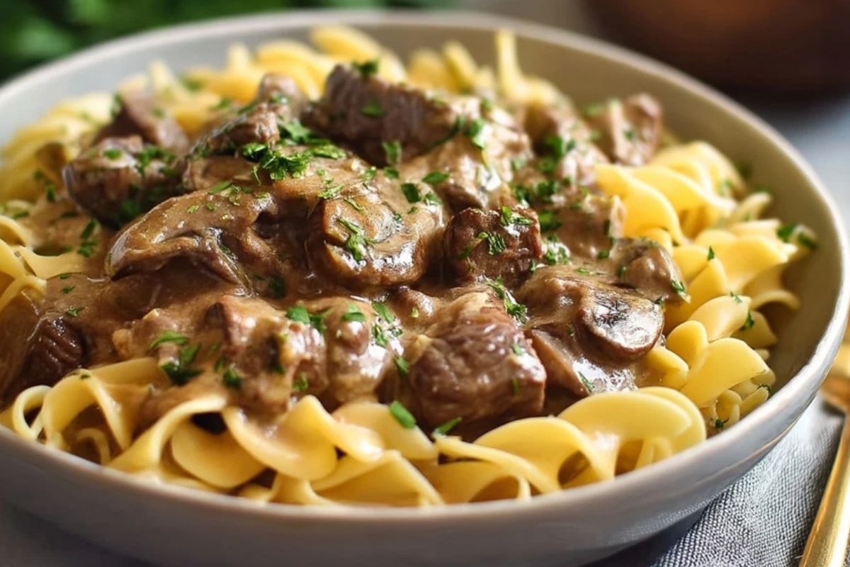 Schnelles Rindfleisch Stroganoff aus dem Schnellkochtopf