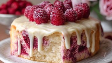 Weiße Schokoladen-Himbeertorte