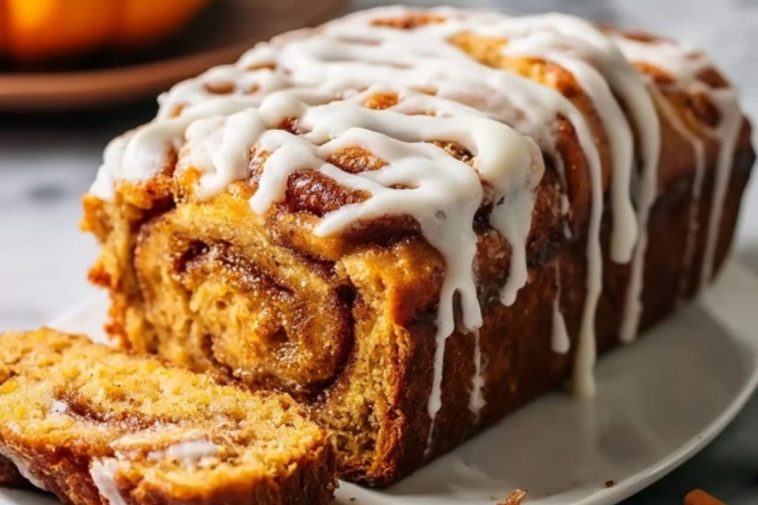 Zimtrolle Kürbisbrot mit Frischkäseglasur